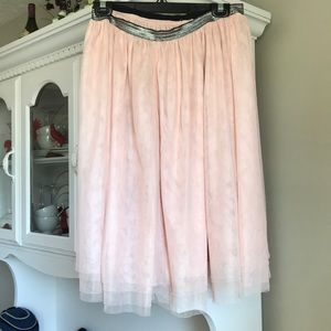 Light pink tull skirt, mid length. Stretch belt.